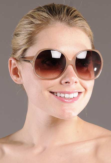 nude2505 443x650 Summer Sizzling Sunglasses