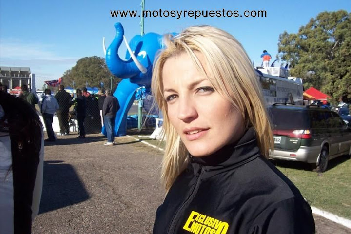 MUejeres y motos 
