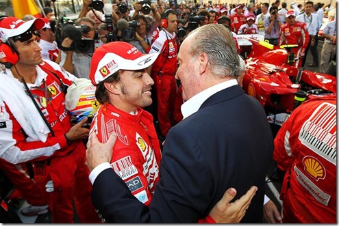 Fernando Alonso (ESP) Ferrari with King Juan Carlos of Spain on the grid. Formula One World Championship, Rd 19, Abu Dhabi Grand Prix, Race, Yas Marina Circuit, Abu Dhabi, UAE, Sunday, 14 November 2010