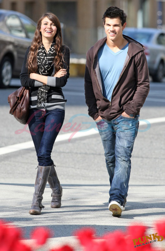%Lady Gaga Justin Bieber Taylor Lautner y Victoria Justice: Cita y Paseo!