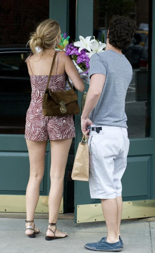 blake lively y penn badgley. lake lively y penn badgley.