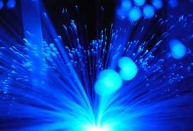 fibra óptica com cristal semicondutor