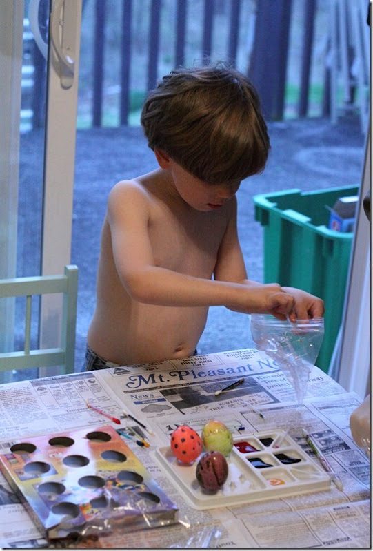 Coloring Eggs008