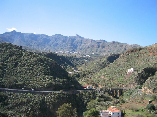 [vistas de la caldera de tenteniguada desde la calle el sol_640x480[2].jpg]