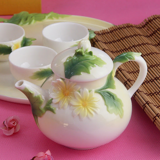 Your delightful Daisy Chinese tea set