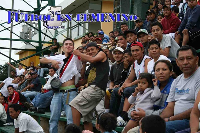 [publico guatemalteco apoyando al futbol femenil[7].jpg]