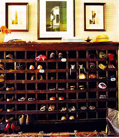 [vintagemailboxshoestorageapartmentth[1].jpg]