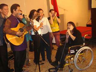 NCDA Executive Director Geraldine Ruiz sings together with Mr. Joey Ayala.