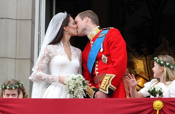 [Royal+Wedding+The+Balcony+Vqv-uRm7GjOl[3].jpg]