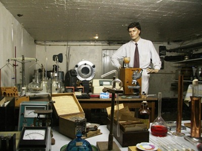 [De_Halve_Maan_museum_tour_8_laboratory_500[3].jpg]