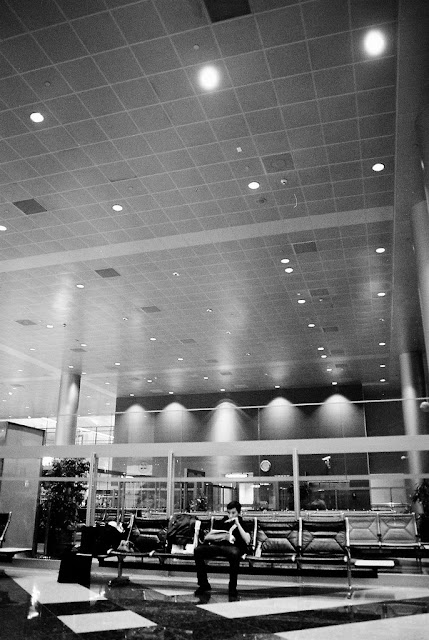 Dubai Airport - Boy with a fracture fracture.jpg