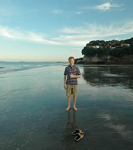 Flip flops + shorts in December...nice!