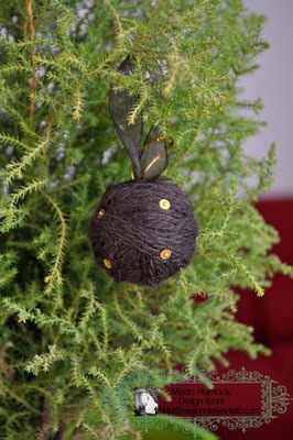 [brown gold globe on christmas tree[4].jpg]