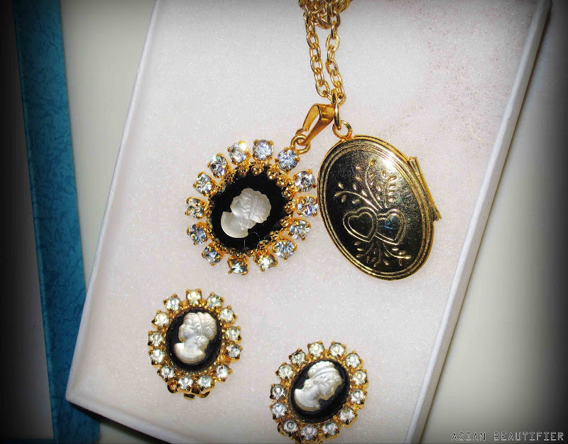 vintage Gold tone Onyx Mother- Of-Pearl Cameo and 14K Yellow Gold Heart locket vintage Gold tone Onyx Mother- Of-Pearl Cameo and 14K Yellow Gold Heart locket