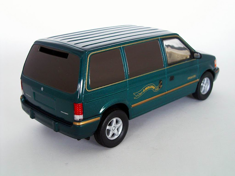 Plymouth%20Voyager_b.JPG