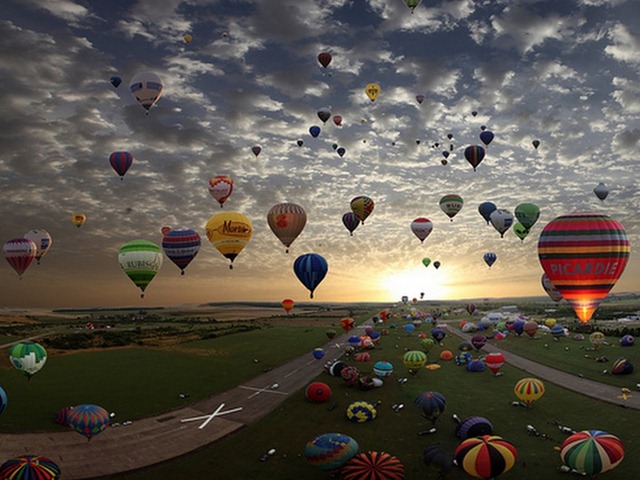 [shiny-hot-air-balloons-1024x768[3].jpg]