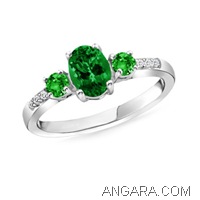 Oval-and-Round-Colombian-Emerald-Three-Stone-Ring-with-Diamonds-in-Platinum-(7X5-mm-3-mm)_ARW0467EH_Reg