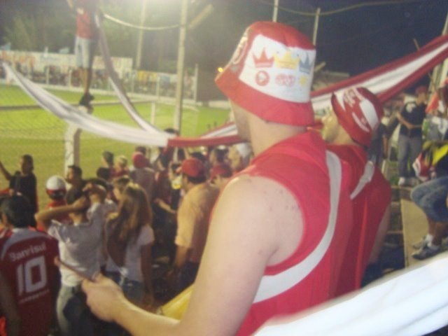 [olhe os vãos no meio da torcida[3].jpg]