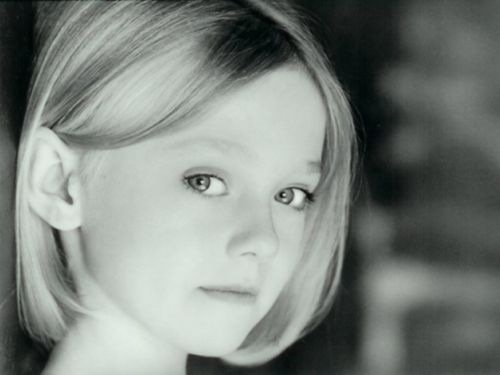 [dakota-fanning[3].jpg]