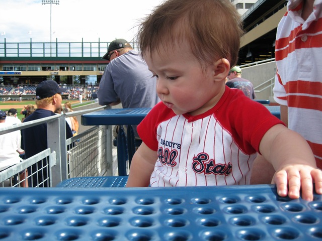 [2010-07-25 Riley at the Aces Game (7)[4].jpg]
