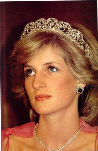 [diana-wearing-spencer-tiara-fromtribute-to-the-peoples-princess[3].jpg]