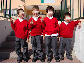 Los uniformes de los colegios públicos tendrán que llevar el logo de la  Junta | Noticiario Centro de Andalucía