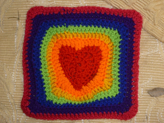 [078 crochet heart square[3].jpg]