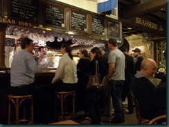 Sydneys äldsta hotell - numer en pub.