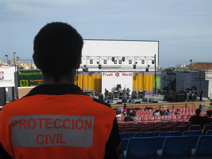 Voluntario de Protección Civil durante la celebracion del Evento. Voluntario de Protección Civil durante la celebracion del Evento.