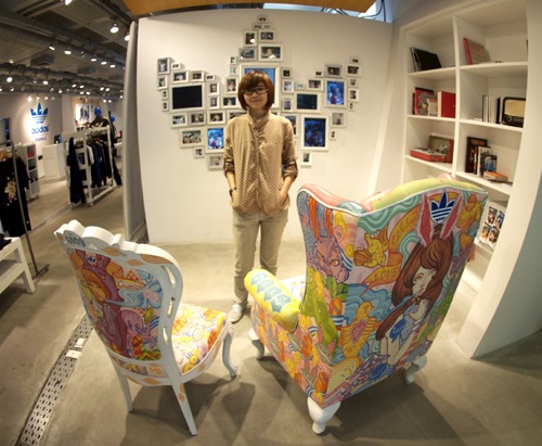 [adidas_atelier_library_chairs-furniture[6].jpg]