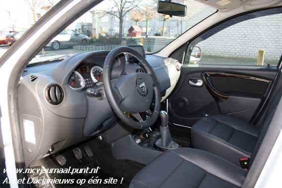 [Dacia Duster Milieu 02[4].jpg]