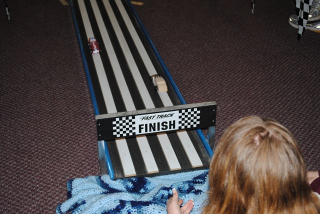 [Pinewood Derby 2010 018[2].jpg]