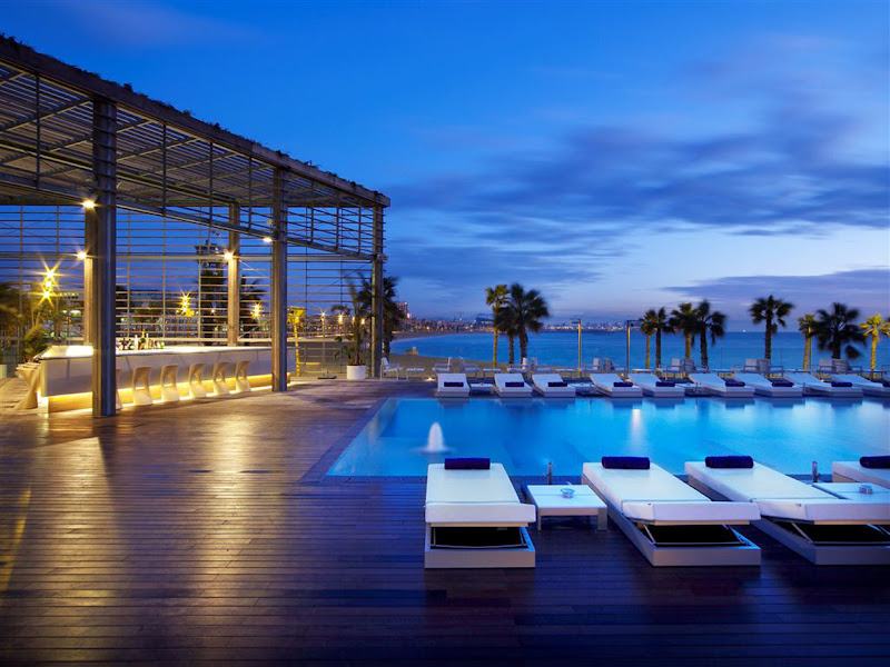 terraza WET Deck de W Barcelona