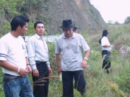 INSPECCIONAN TERRENO PARA CONSTRUIR LA CASA DE LA INTERCULTURALIDAD