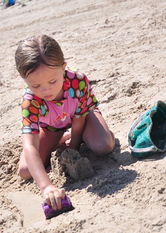 [Stella on beach[3].jpg]