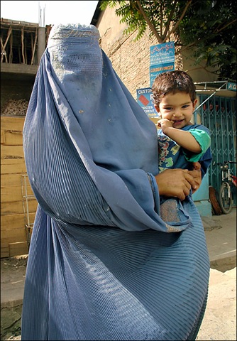 [mother_in_burka[3].jpg]