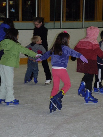 [Ice Skating 059[2].jpg]
