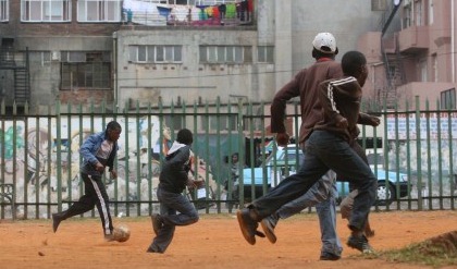 30-05-2010-lim-johanesburgo-africa-do-sul-escolinha-de-futebol-no-centro-1755 30-05-2010-lim-johanesburgo-africa-do-sul-escolinha-de-futebol-no-centro-1755