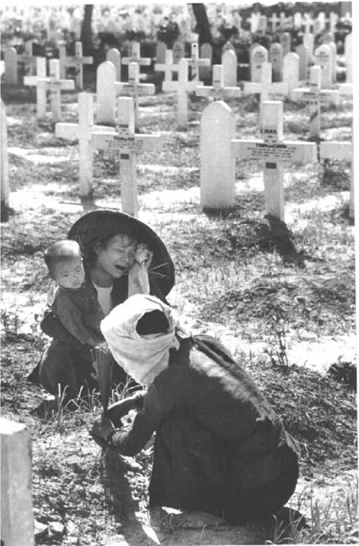 [Robert capa funeral Vietname[5].jpg]