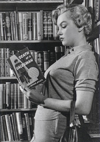 [Marilyn Monroe Reads[4].jpg]