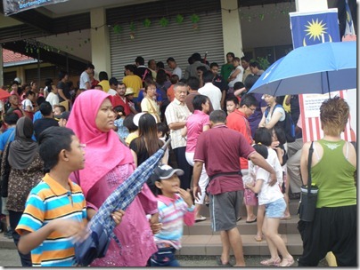 crowd outside Melaka Zoo