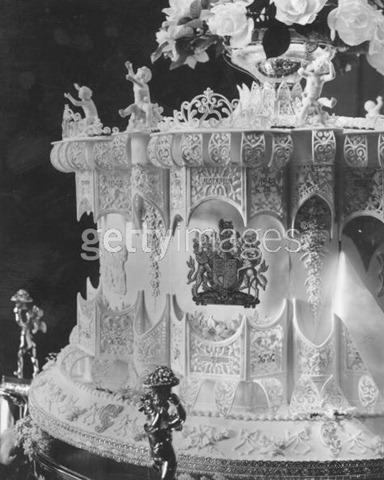 1947-elizabethandphilipcake38de