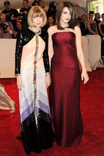Met gala Anna Wintour Chanel Bee Shaffer wearing Balenciaga