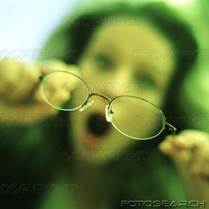 [pessoas-miopia-miope-borrao-visao-vista-oculos-~-PAA160000081[3].jpg]