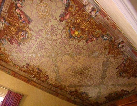 [abc_clooney_ceiling_050929_ssh[4].jpg]