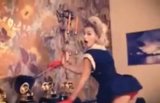[BeyonceWhyDontYouLoveMeScreencaps85.png]