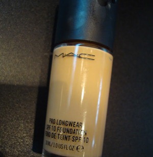 [MAC-Pro-Longwear-fall-2010-foundation-SPF10[5].jpg]