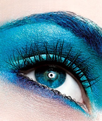 [Makeup-Trend-Blue-Eye-Shadow_articleimage[4].jpg]