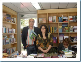 INMACULADA CALDERÓN GUTIÉRREZ Y CARLOS BLANCO SÁNCHEZ en Librería HyS en la Feria del Libro de Sevilla 2009 23 de mayo-Firma de ejemplares- INMACULADA CALDERÓN GUTIÉRREZ Y CARLOS BLANCO SÁNCHEZ en Librería HyS en la Feria del Libro de Sevilla 2009 23 de mayo-Firma de ejemplares-