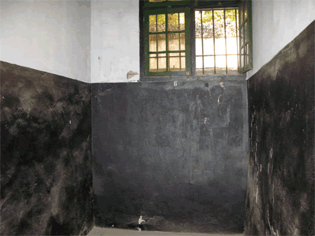 [prison_cell[3].gif]